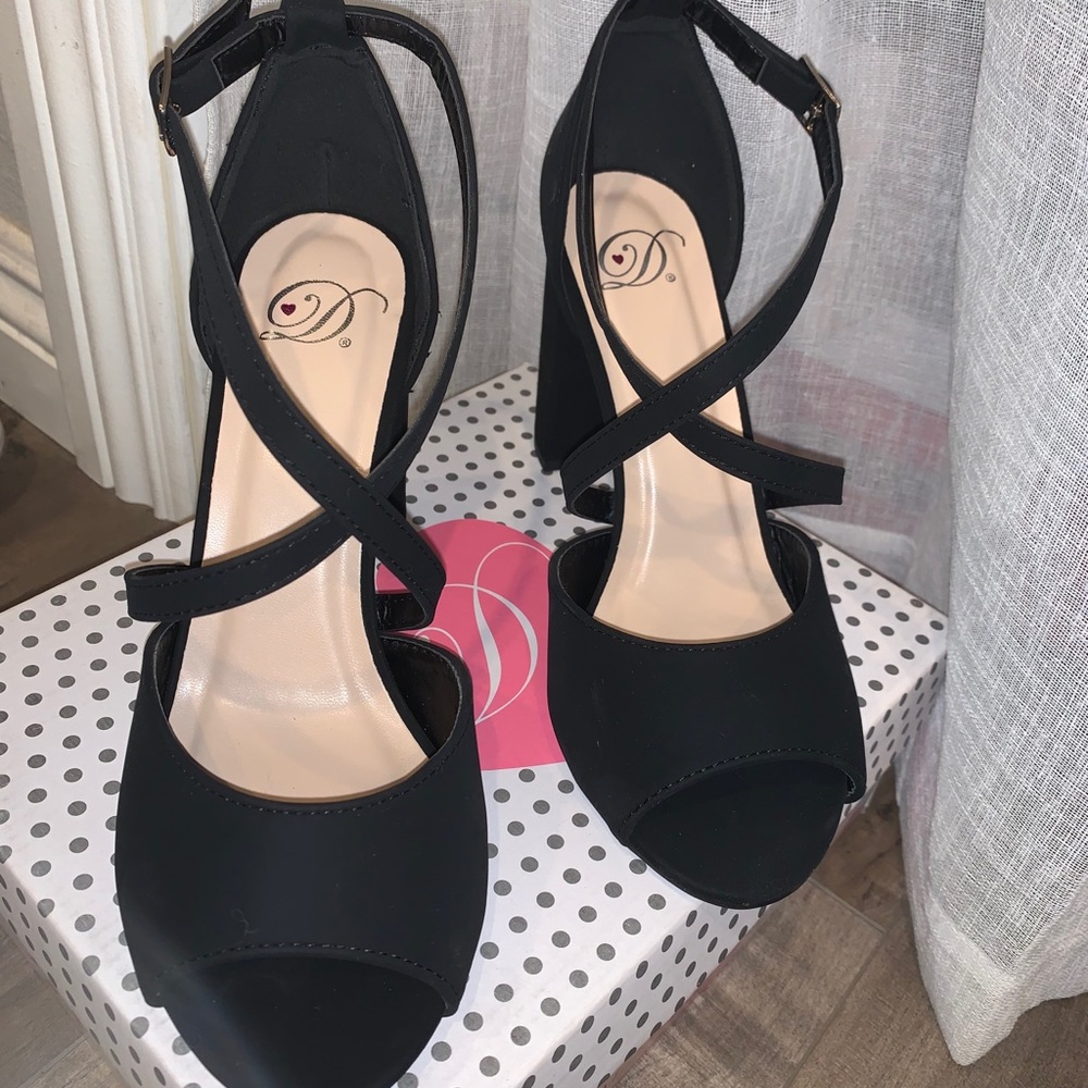 Black cross cross heels